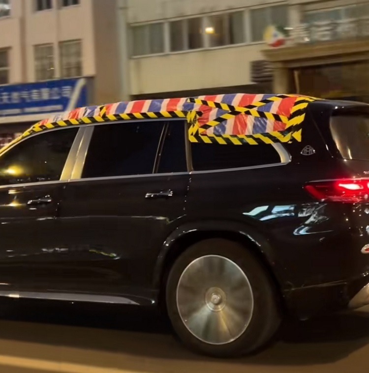 奔驰4S店回应迈巴赫新车漏水：需查清漏水原因后理赔